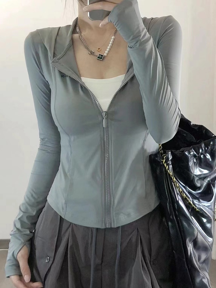 Summer Yoga Clothing - グレーグリーンアイスシルクフード付きUV保護服女性の夏の新しいスリムフィットヨガスポーツウェア速乾性長袖ジッパー